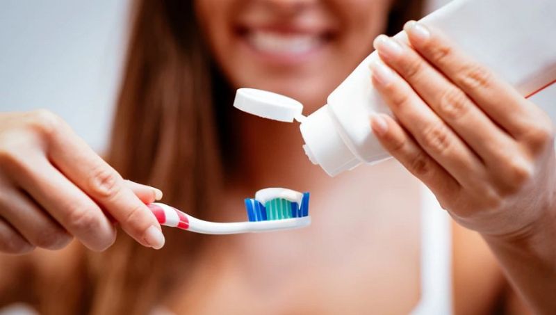 Chăm sóc răng miệng sạch giúp duy trì tuổi thọ của răng composite