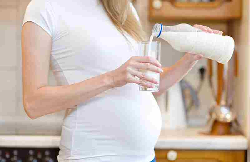 Phụ nữ mang thai có xu hướng uống nhiều sữa làm gia tăng nguy cơ sâu răng.