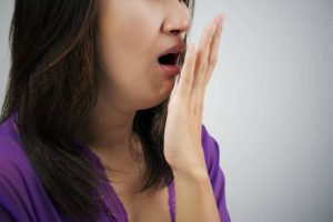 Miệng có mùi hôi là vấn đề tế nhị khiến người bệnh cảm thấy e ngại khi giao tiếp