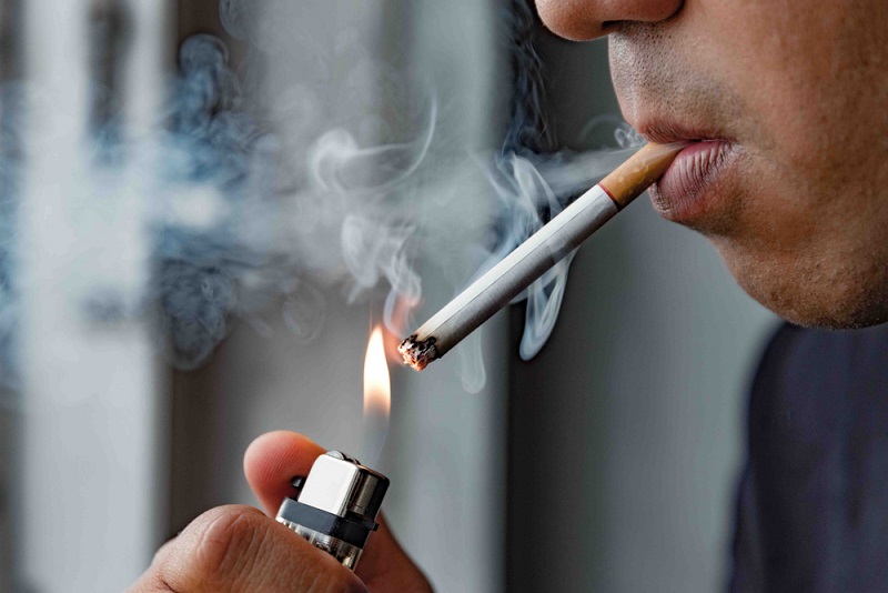 Người hay hút thuốc hơi thở thường có mùi hôi