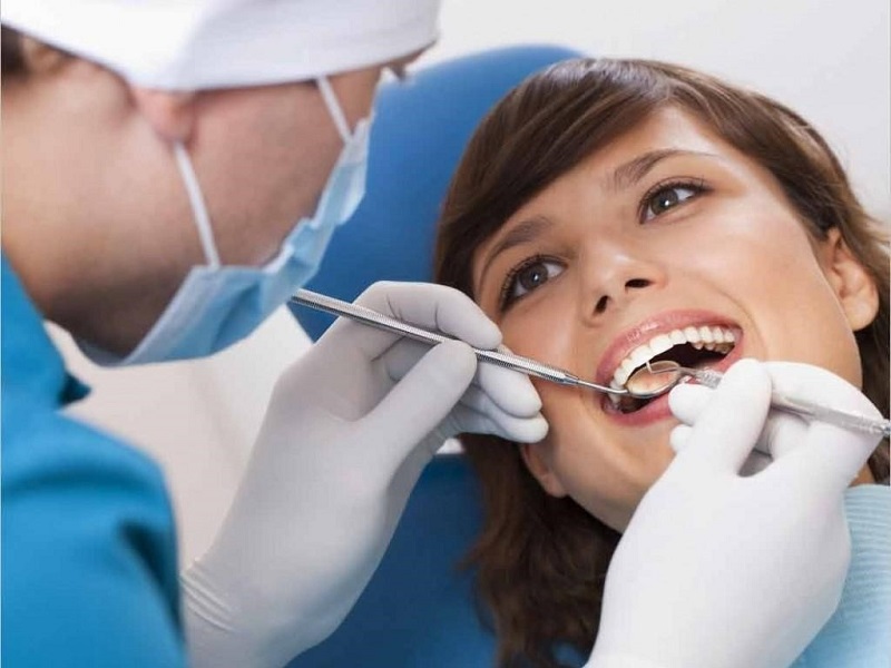 Bạn nên đi thăm khám nha khoa thường xuyên để bảo vệ sức khỏe răng miệng