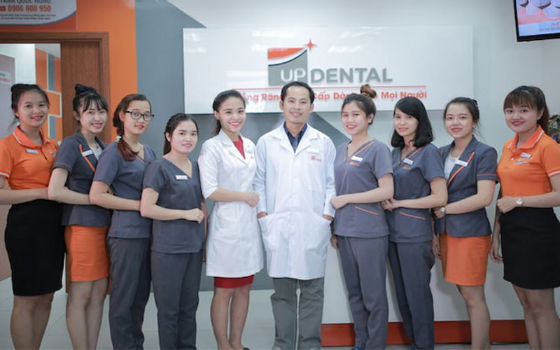 Nha khoa UP DENTAL có đầy đủ trang thiết bị máy móc cũng như các chuyên gia hàng đầu về răng hàm mặt