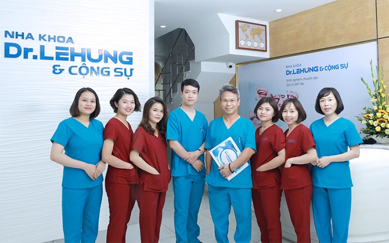 Nha khoa Dr. Lê Hưng và Cộng sự có đội ngũ bác sĩ chuyên môn giỏi