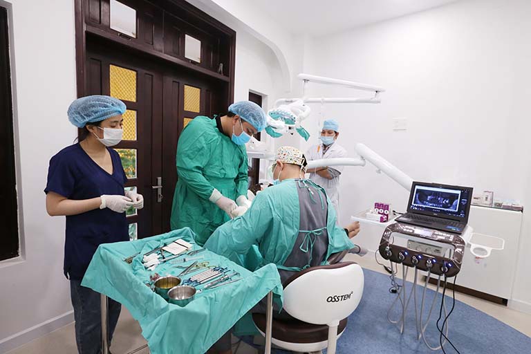 nha khoa trồng răng implant ở Tân Phú có trả góp