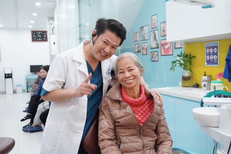 Bác sĩ của phòng khám nha khoa Hà Nội cơ sở Thái Nguyên được khách hàng yêu mến