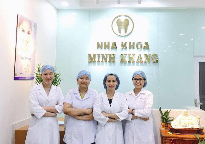 Đội ngũ y bác sĩ tại nha khoa Minh Khang 